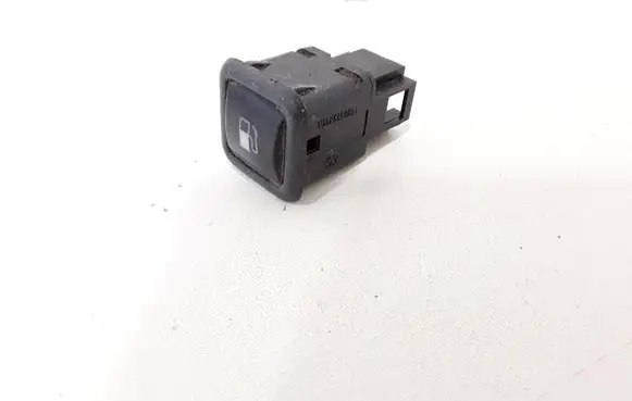 Volkswagen PASSAT B5 Fuel tank opening switch 