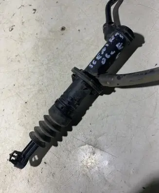 Renault Scenic II - Grand scenic II Clutch master cylinder 8200151770 083L0828