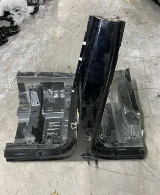 Audi Q8 Pillar (middle) 