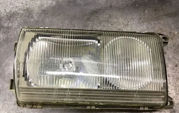 Mercedes-Benz W123 Headlight/headlamp 127104