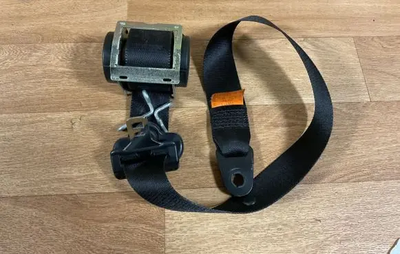 Ford Focus C-MAX Front seatbelt 3M51R61294AC 601704600