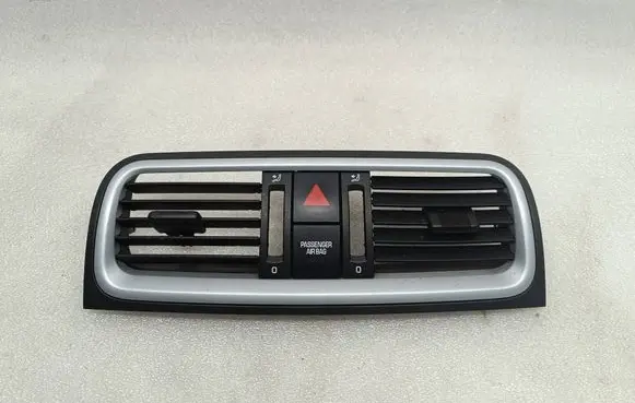Skoda Fabia Mk2 (5J) Dash center air vent grill 5J0820951S