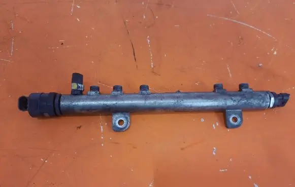 Fiat Punto (199) Fuel distributor 0445214086