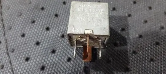 Volkswagen PASSAT B6 Other relay 141951253B 22200007