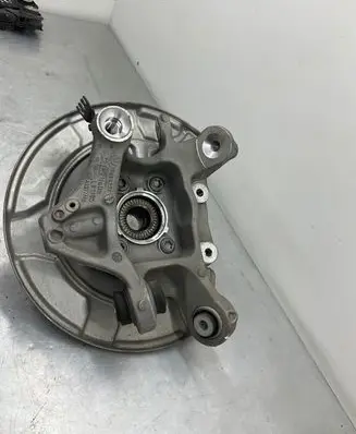 BMW 5 G30 G31 Rear wheel hub 6866337 10105 A1S17M9