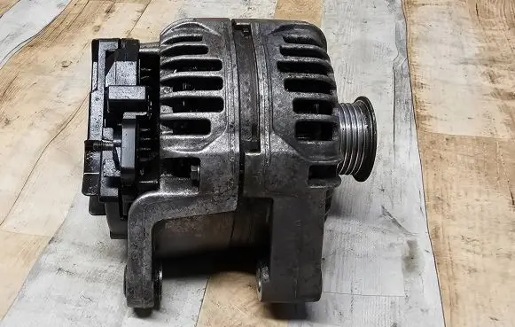 Opel Zafira A Generator/alternator 90561168 0124415005