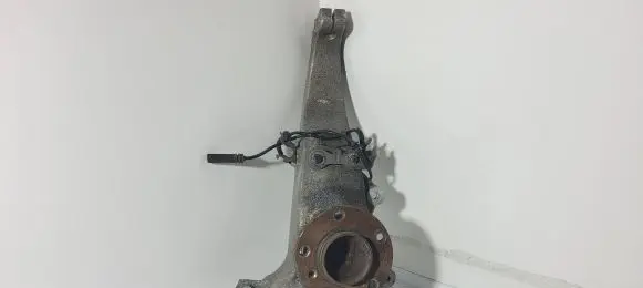 BMW 5 F10 F11 Front wheel hub spindle knuckle 6777751