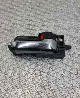 Suzuki SX4 S-Cross Front door interior handle 