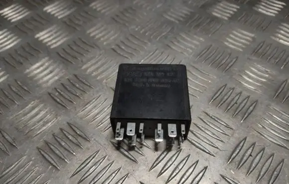 Volkswagen PASSAT B5 Other relay 4B0919471A 5KG00656805