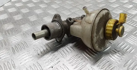 Volkswagen Polo III 6N 6N2 6NF Master brake cylinder 1H1611307A