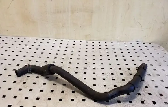 Volkswagen PASSAT B8 Engine coolant pipe/hose
