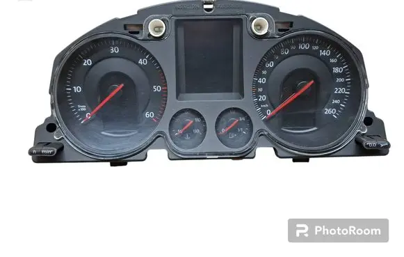 Volkswagen PASSAT B6 Speedometer (instrument cluster) 3C0920870G
