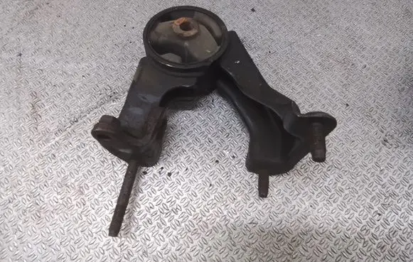 Toyota Avensis T250 Engine mount bracket