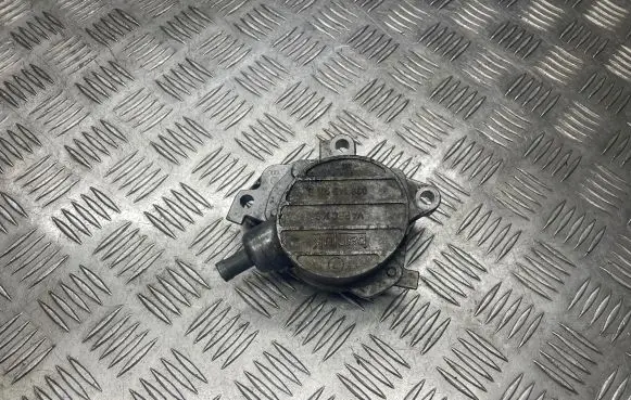 Volkswagen Golf IV Vacuum pump 038145101B