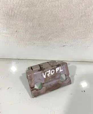 Volvo V70 Front door upper hinge
