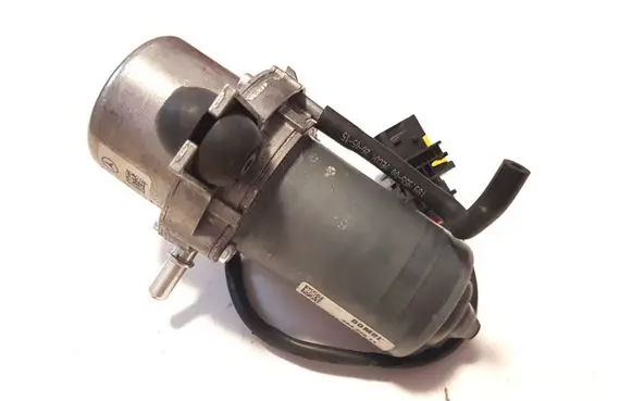 Mercedes-Benz C W205 Vacuum pump A0004303832 484370211