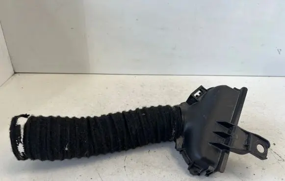 Opel Mokka B Air intake duct part 9836267280