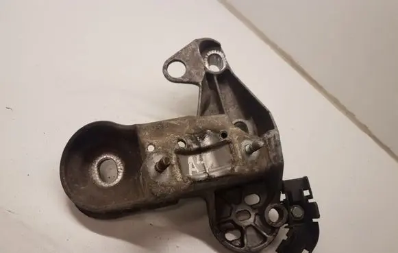 Audi A4 S4 B6 8E 8H Engine mounting bracket 8E0199352F