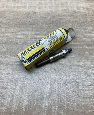 Renault Trafic I Glow plug 7701029762