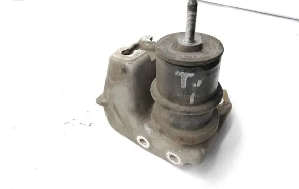 Subaru Outback (BS) Engine mount bracket