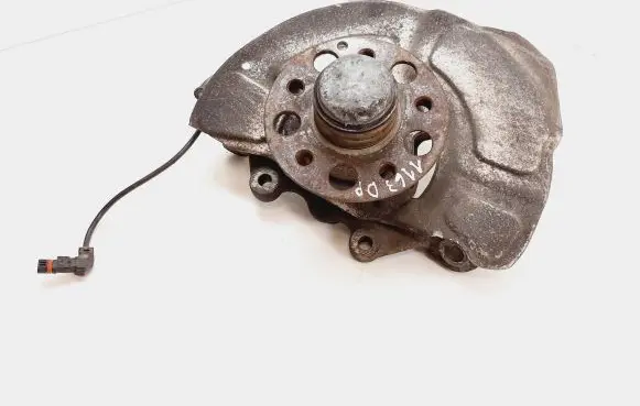 Mercedes-Benz CLS C218 X218 Front wheel hub 1321810 A2125400217