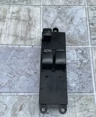 Nissan Primera Electric window control switch 25401AV620 C8DD704N