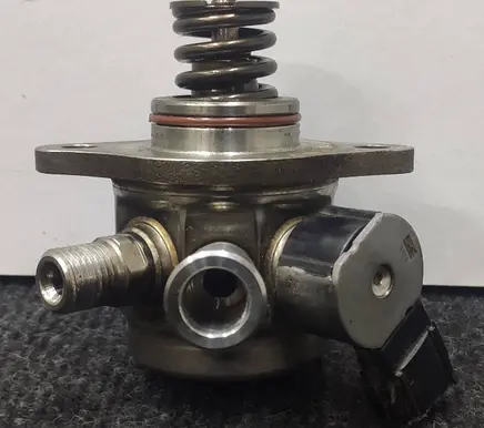 Volvo XC60 Fuel injection high pressure pump 31437895 04D28 10928