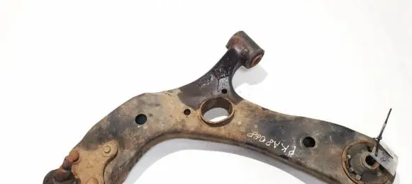 Toyota Avensis T270 Front lower control arm/wishbone