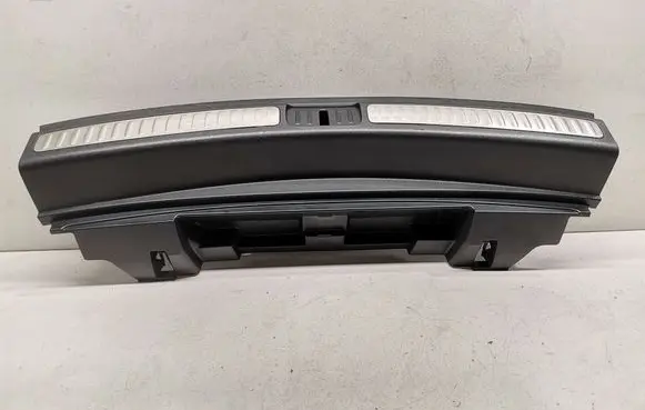 Trunk/boot sill cover protection