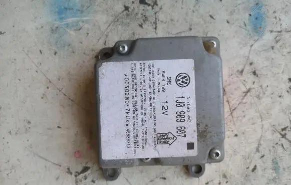 Volkswagen PASSAT B5.5 Airbag control unit/module 1J0909607
