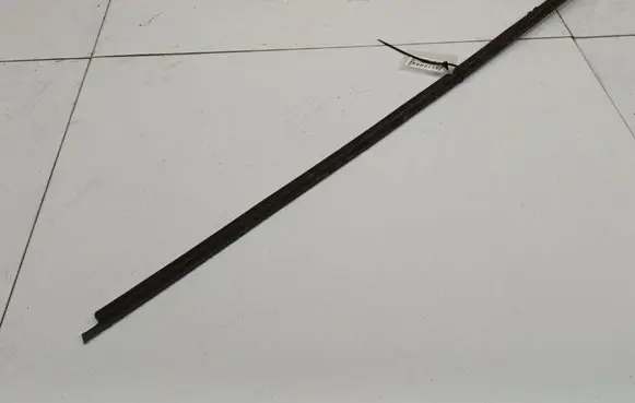Toyota Yaris Front door glass trim molding 