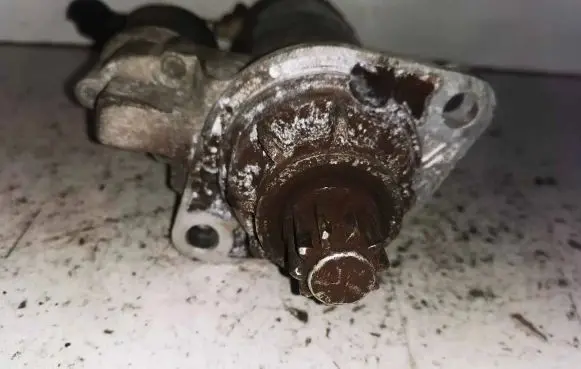 Volkswagen Transporter - Caravelle T5 Starter motor 1005831423