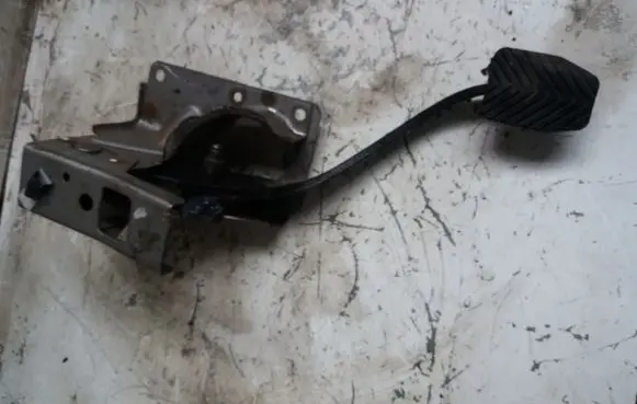 Dodge Caliber Brake pedal