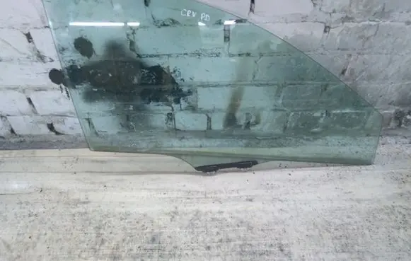 Honda CR-V Front door window glass four-door
