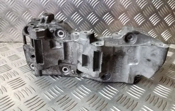BMW 1 F20 F21 Generator/alternator bracket 8506863