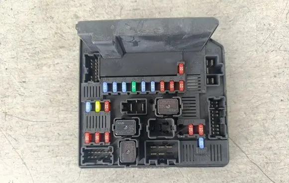 Nissan Qashqai Fuse box set 284B7BB00B