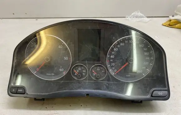 Speedometer (instrument cluster)