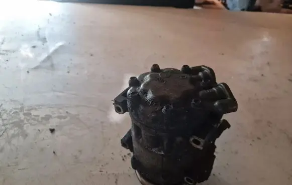 Volvo V50 Air conditioning (A/C) compressor (pump)