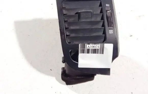 Chevrolet Captiva Dash center air vent grill