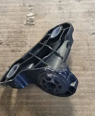 Renault Espace V (RFC) Radiator mount bracket 215145780R
