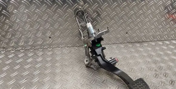 Toyota Yaris Clutch pedal 
