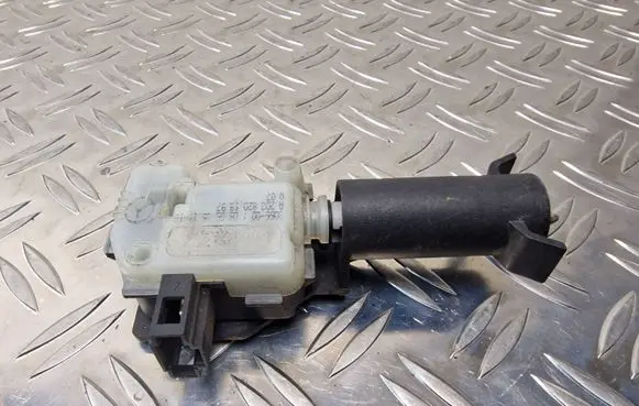 Fuel tank cap lock motor