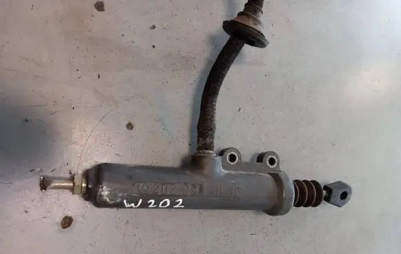 Mercedes-Benz C W202 Clutch master cylinder 2022900112
