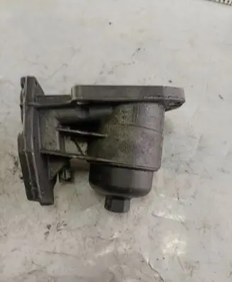 Oil filter mounting bracket
