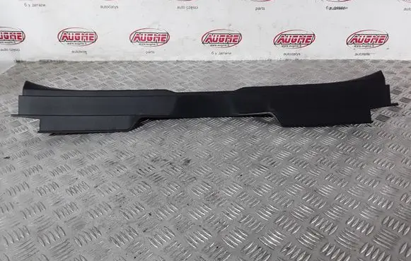 Trunk/boot sill cover protection