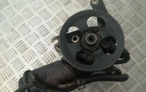 Toyota Yaris Power steering pump