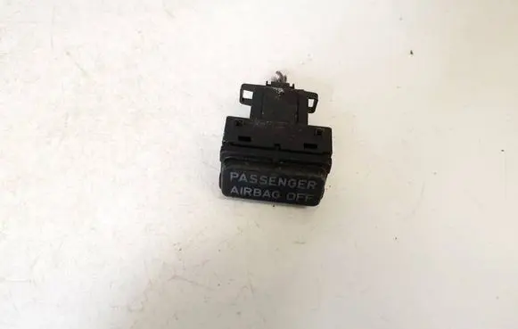 Passenger airbag on/off switch