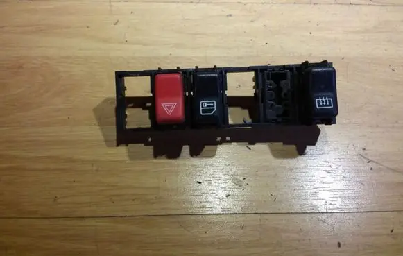 Mercedes-Benz C W203 Hazard light switch 2028210071