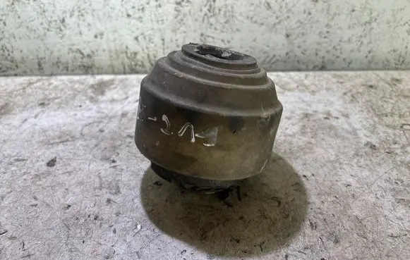 Mercedes-Benz E W211 Engine mount bracket