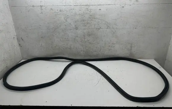 BMW X6 M Trunk rubber seal (body)